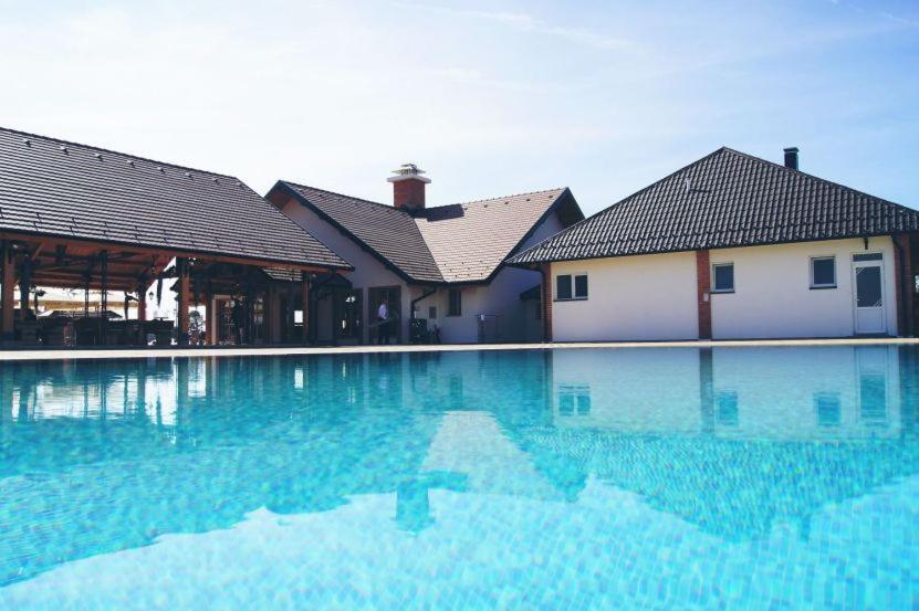 Hotel Intergaj Биелина Екстериор снимка